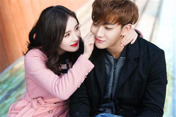 情侶間該不該明算賬 情侶間借錢需要還嗎 情侶間該不該明算賬 情侶間借錢需要還嗎