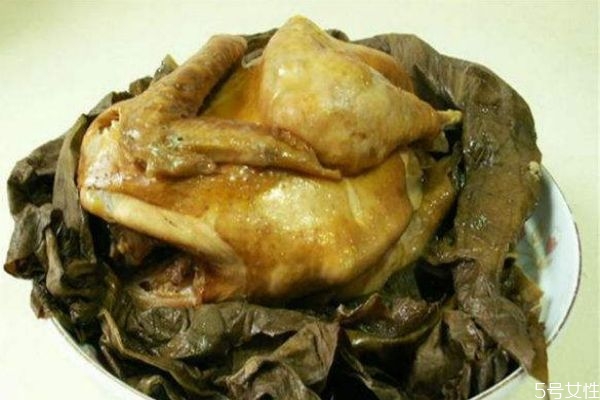 什么是荷葉雞呢 荷葉雞是怎么做的呢 什么是荷葉雞呢 荷葉雞是怎么做的呢