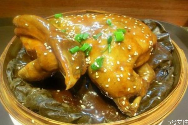 什么是荷葉雞呢 荷葉雞是怎么做的呢 什么是荷葉雞呢 荷葉雞是怎么做的呢