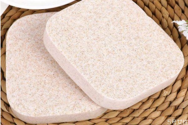 洗臉撲應(yīng)該怎么挑選呢 洗臉撲可以天天用嗎 洗臉撲應(yīng)該怎么挑選呢 洗臉撲可以天天用嗎