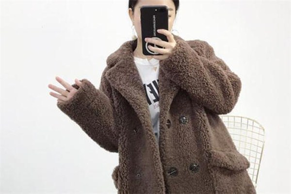 顆粒絨大衣什么顏色好看 顆粒絨大衣配什么衛(wèi)衣好看 顆粒絨大衣什么顏色好看 顆粒絨大衣配什么衛(wèi)衣好看