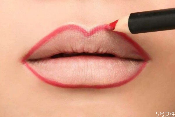 孕婦經(jīng)常涂口紅的危害 孕婦涂口紅的注意事項 孕婦經(jīng)常涂口紅的危害 孕婦涂口紅的注意事項