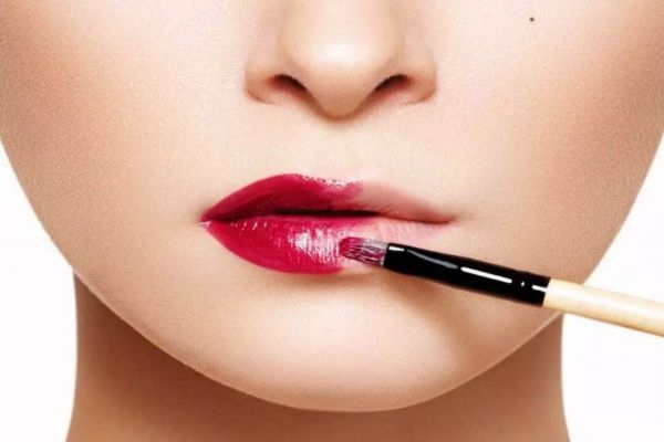 孕婦經(jīng)常涂口紅的危害 孕婦涂口紅的注意事項 孕婦經(jīng)常涂口紅的危害 孕婦涂口紅的注意事項