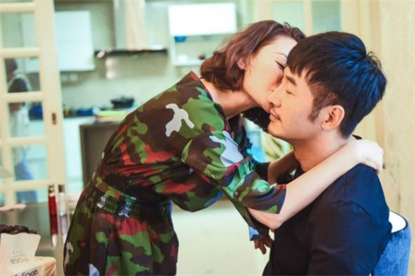 日久生情和一見鐘情哪個好 一見鐘情和日久生情哪個靠譜 日久生情和一見鐘情哪個好 一見鐘情和日久生情哪個靠譜