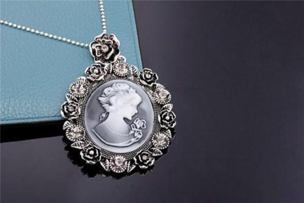 毛衣鏈哪個品牌好 毛衣鏈和項鏈有什么區(qū)別 毛衣鏈哪個品牌好 毛衣鏈和項鏈有什么區(qū)別