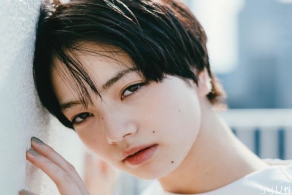 單身久了被撩一下就心動怎么辦 單身久的人容易被撩 單身久了被撩一下就心動怎么辦 單身久的人容易被撩