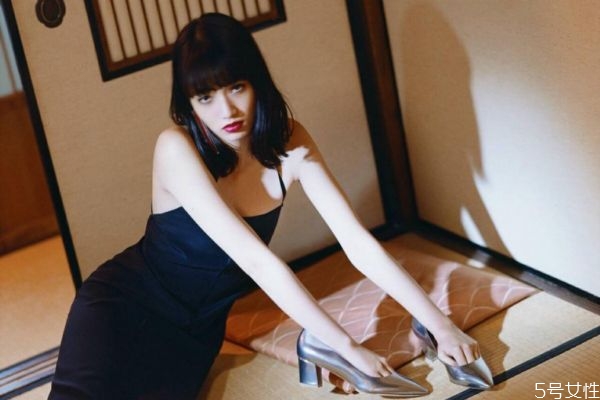 單身久了被撩一下就心動怎么辦 單身久的人容易被撩 單身久了被撩一下就心動怎么辦 單身久的人容易被撩