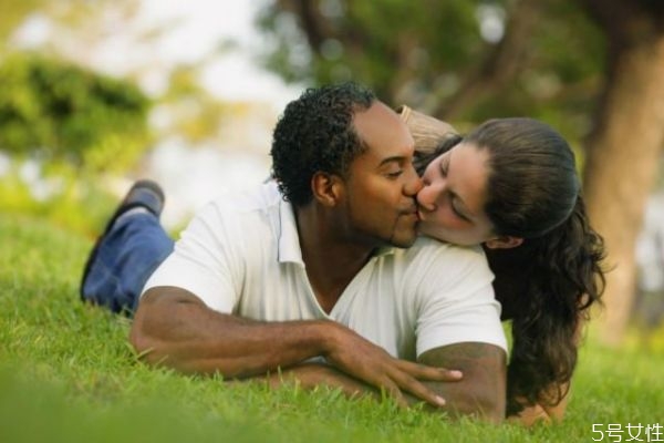 如何確定戀愛關(guān)系 怎樣才算確定戀愛關(guān)系 如何確定戀愛關(guān)系 怎樣才算確定戀愛關(guān)系