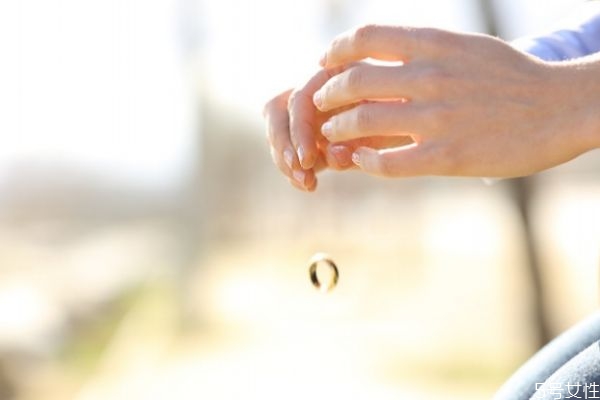 女生剛分手怎么追機(jī)會(huì)大 怎么追一個(gè)剛分手的女生 女生剛分手怎么追機(jī)會(huì)大 怎么追一個(gè)剛分手的女生