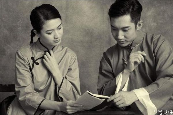 男生喜歡一個(gè)人會(huì)主動(dòng)嗎 男生對女生有好感的表現(xiàn) 男生喜歡一個(gè)人會(huì)主動(dòng)嗎 男生對女生有好感的表現(xiàn)