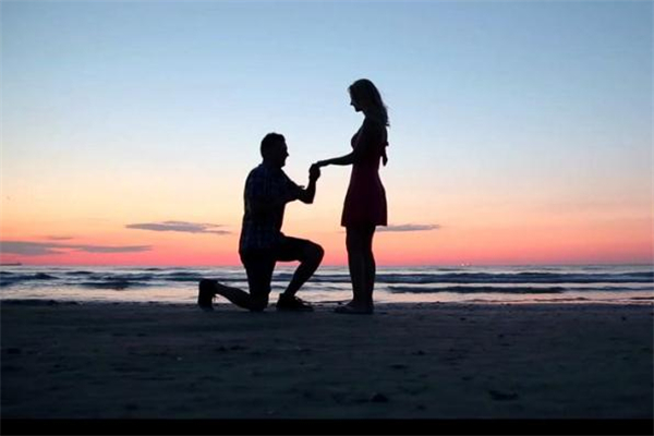 當(dāng)眾表白好還是私下表白好 男生當(dāng)眾表白說明什么 當(dāng)眾表白好還是私下表白好 男生當(dāng)眾表白說明什么