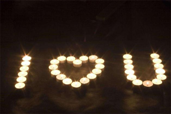 當(dāng)眾表白好還是私下表白好 男生當(dāng)眾表白說明什么 當(dāng)眾表白好還是私下表白好 男生當(dāng)眾表白說明什么