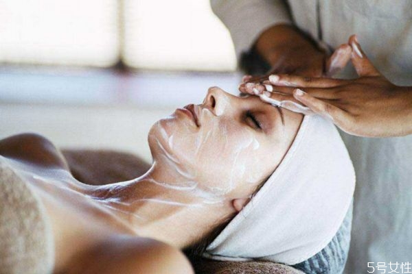 干性皮膚長痘怎么辦 干性皮膚也會長痘痘嗎 干性皮膚長痘怎么辦 干性皮膚也會長痘痘嗎