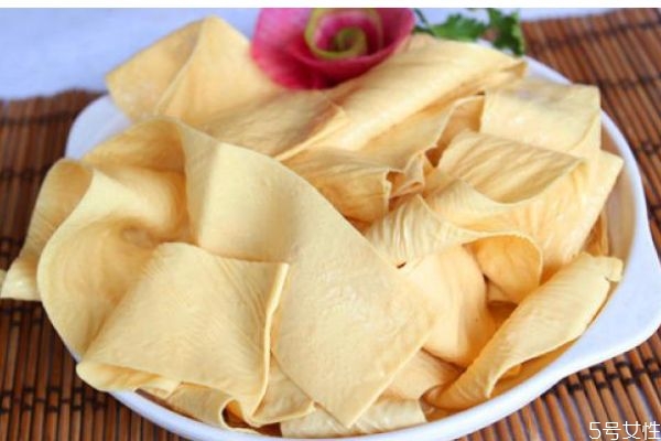 油豆皮要怎么挑選呢 油豆皮的熱量高嗎 油豆皮要怎么挑選呢 油豆皮的熱量高嗎