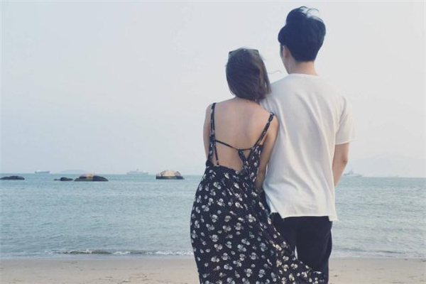 情侶同居該不該告知父母 情侶同居要告訴家長(zhǎng)嗎