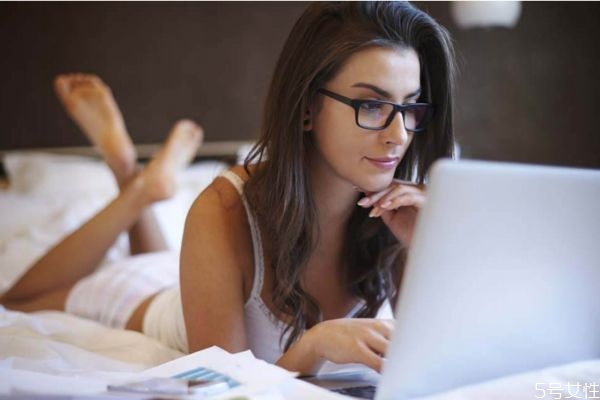 一般網(wǎng)戀的人都很丑嗎 網(wǎng)戀對(duì)象丑還要繼續(xù)嗎 一般網(wǎng)戀的人都很丑嗎 網(wǎng)戀對(duì)象丑還要繼續(xù)嗎