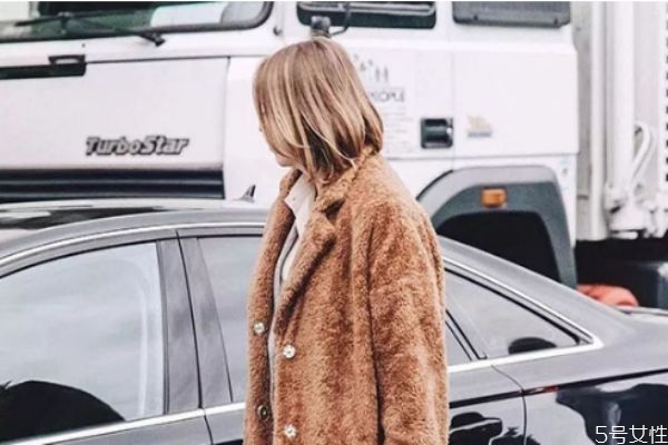 羊羔毛衣服怎么洗 羊羔毛皮草護理的方法 羊羔毛衣服怎么洗 羊羔毛皮草護理的方法