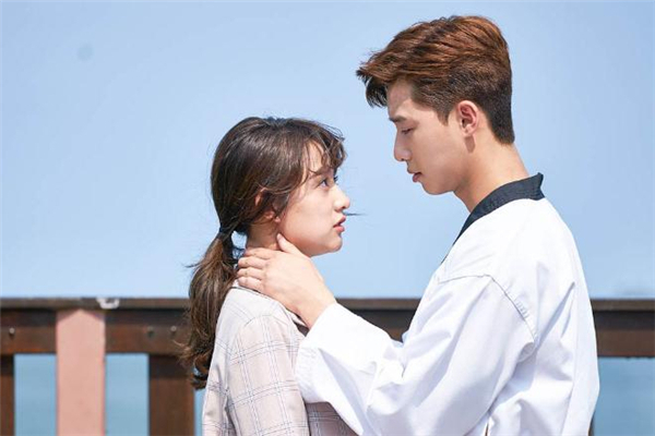 和一個(gè)人網(wǎng)上經(jīng)常聊天會愛上嗎 會愛上經(jīng)常和你聊天的人嗎 和一個(gè)人網(wǎng)上經(jīng)常聊天會愛上嗎 會愛上經(jīng)常和你聊天的人嗎