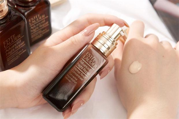 雅詩蘭黛高能小棕瓶怎么用 雅詩蘭黛高能小棕瓶多少錢 雅詩蘭黛高能小棕瓶怎么用 雅詩蘭黛高能小棕瓶多少錢