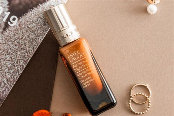 雅詩蘭黛高能小棕瓶白天能用嗎 高能小棕瓶只能晚上用嗎 雅詩蘭黛高能小棕瓶白天能用嗎 高能小棕瓶只能晚上用嗎