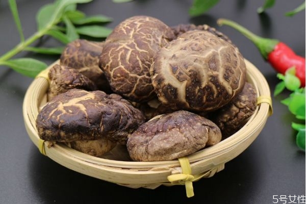 吃香菇有什么注意的嗎 孕婦可以吃香菇嗎 吃香菇有什么注意的嗎 孕婦可以吃香菇嗎