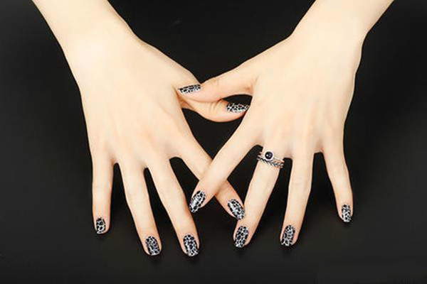 什么指甲油不可以剝 指甲油可剝和不可剝的有什么區(qū)別 什么指甲油不可以剝 指甲油可剝和不可剝的有什么區(qū)別