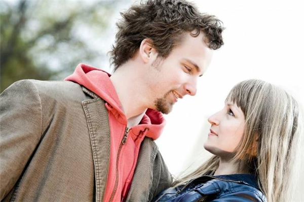 女生莫名其妙不開心怎么哄 女生莫名其妙煩躁是怎么回事 女生莫名其妙不開心怎么哄 女生莫名其妙煩躁是怎么回事