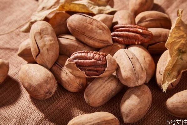 什么是碧根果呢 碧根果有什么營(yíng)養(yǎng)價(jià)值呢 什么是碧根果呢 碧根果有什么營(yíng)養(yǎng)價(jià)值呢