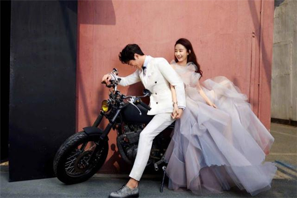 結(jié)婚該不該需要物質(zhì)基礎(chǔ) 沒(méi)有物質(zhì)基礎(chǔ)能結(jié)婚嗎 結(jié)婚該不該需要物質(zhì)基礎(chǔ) 沒(méi)有物質(zhì)基礎(chǔ)能結(jié)婚嗎