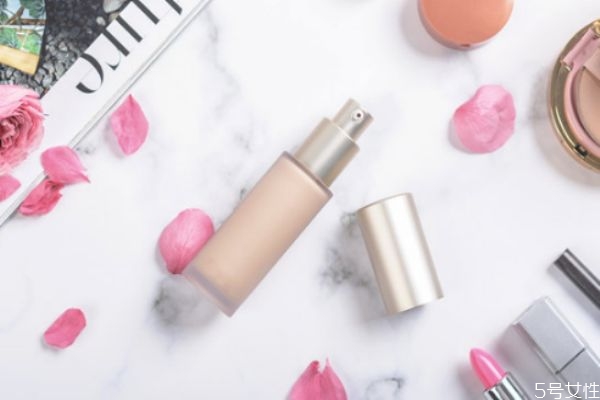 粉底液能放多久 粉底液打開了怎么保存 粉底液能放多久 粉底液打開了怎么保存