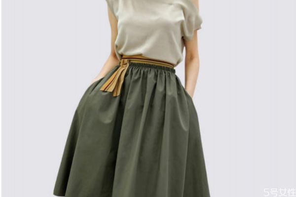 小香風(fēng)是什么風(fēng)格 小香風(fēng)用什么面料 小香風(fēng)是什么風(fēng)格 小香風(fēng)用什么面料