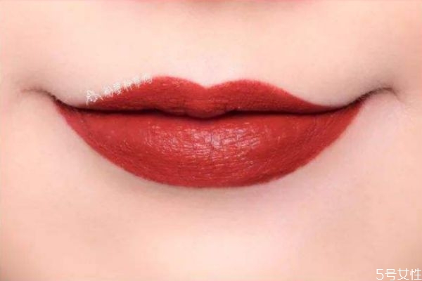 女人必備三款口紅顏色是哪些 根據(jù)膚色選口紅的方法 女人必備三款口紅顏色是哪些 根據(jù)膚色選口紅的方法