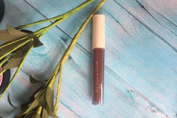 唇釉分層了還能用嗎 唇釉分層了怎么回事 唇釉分層了還能用嗎 唇釉分層了怎么回事