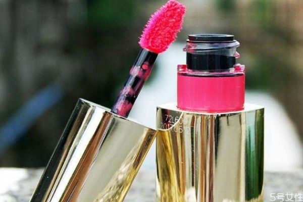 唇釉里面可以加水么 唇釉變質是什么樣子 唇釉里面可以加水么 唇釉變質是什么樣子