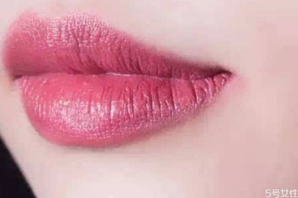 夏天唇釉要放冰箱嗎 唇釉可不可以放冰箱 夏天唇釉要放冰箱嗎 唇釉可不可以放冰箱