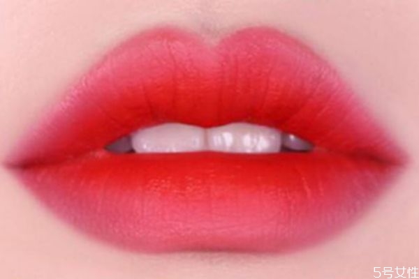 唇釉變臭還能用嗎 劣質(zhì)唇釉的危害 唇釉變臭還能用嗎 劣質(zhì)唇釉的危害