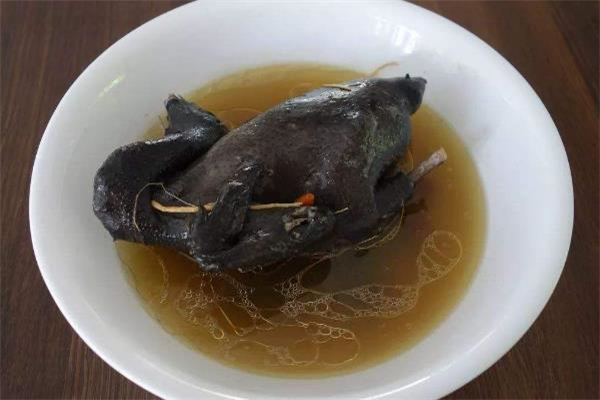 烏雞湯太油了怎么辦 烏雞湯和老母雞湯哪個(gè)更補(bǔ) 烏雞湯太油了怎么辦 烏雞湯和老母雞湯哪個(gè)更補(bǔ)