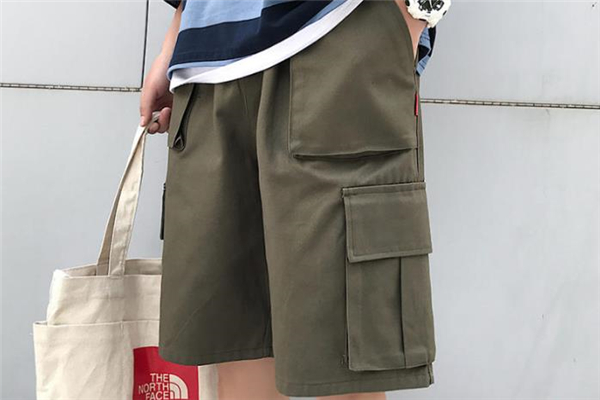 男生工裝短褲什么顏色好看 工裝短褲流行什么顏色 男生工裝短褲什么顏色好看 工裝短褲流行什么顏色