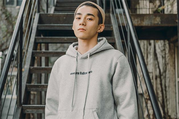 男生穿衛(wèi)衣配什么帽子好看 男生衛(wèi)衣搭配帽子圖片 男生穿衛(wèi)衣配什么帽子好看 男生衛(wèi)衣搭配帽子圖片