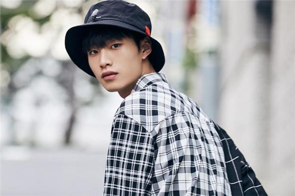 街頭風潮男如何穿搭 街頭風潮男必備單品 街頭風潮男如何穿搭 街頭風潮男必備單品