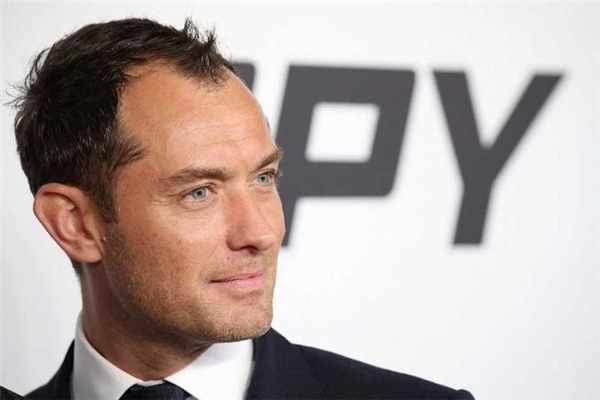 禿頂適合什么發(fā)型 中年禿頂留什么發(fā)型好 禿頂適合什么發(fā)型 中年禿頂留什么發(fā)型好