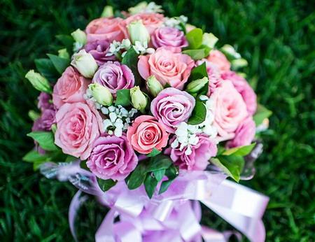 手捧花是新郎帶來的嗎 手捧花是婚慶帶來還是自己做的 手捧花是新郎帶來的嗎 手捧花是婚慶帶來還是自己做的