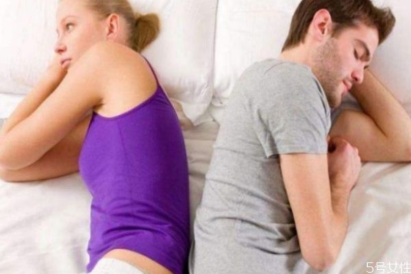 男人想離婚的表現(xiàn) 冷戰(zhàn)中的夫妻有這些表現(xiàn)離婚不遠(yuǎn)了 男人想離婚的表現(xiàn) 冷戰(zhàn)中的夫妻有這些表現(xiàn)離婚不遠(yuǎn)了