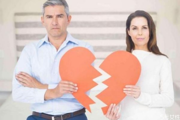 夫妻應(yīng)該怎么對(duì)待生活中的分歧 夫妻應(yīng)該怎么對(duì)待生活中的分歧