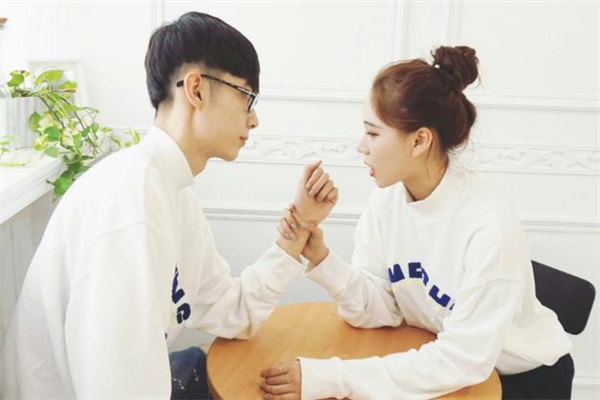 老公對前任愧疚說明什么 老公對前任愧疚是忘不掉嗎 老公對前任愧疚說明什么 老公對前任愧疚是忘不掉嗎