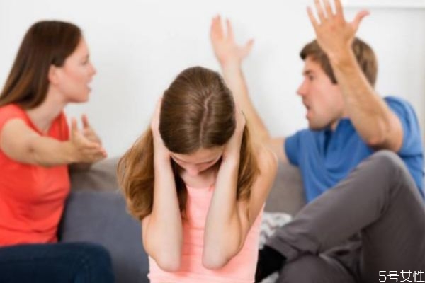 夫妻出現(xiàn)爭吵要注意什么 夫妻吵架怎么和解 夫妻出現(xiàn)爭吵要注意什么 夫妻吵架怎么和解