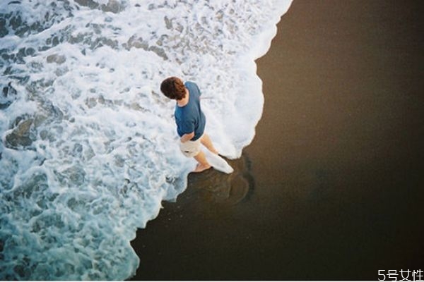 夫妻之間要不要查看對方手機(jī) 夫妻間該不該互看手機(jī) 夫妻之間要不要查看對方手機(jī) 夫妻間該不該互看手機(jī)