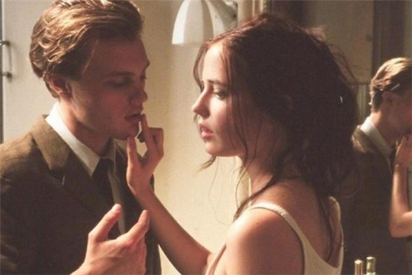 老公和別的女人搞曖昧怎么辦 老公和別人搞曖昧?xí)诟膯? alt=