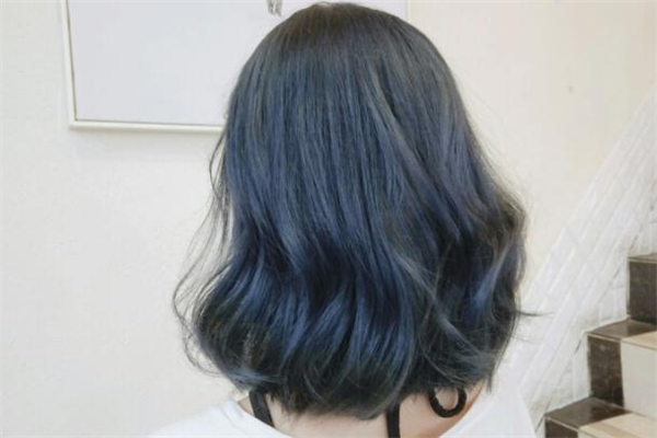 一次性染發(fā)劑怎么使用 一次性染發(fā)劑要洗頭嗎 一次性染發(fā)劑怎么使用 一次性染發(fā)劑要洗頭嗎