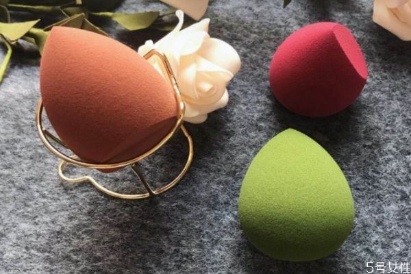 美妝蛋怎么才不會發(fā)霉 美妝蛋發(fā)霉了還能用嗎 美妝蛋怎么才不會發(fā)霉 美妝蛋發(fā)霉了還能用嗎